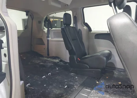 2015 Chrysler Town & Country Touring-L z USA, uszkodzony, nr VIN 2C4RC1CG9FR619949